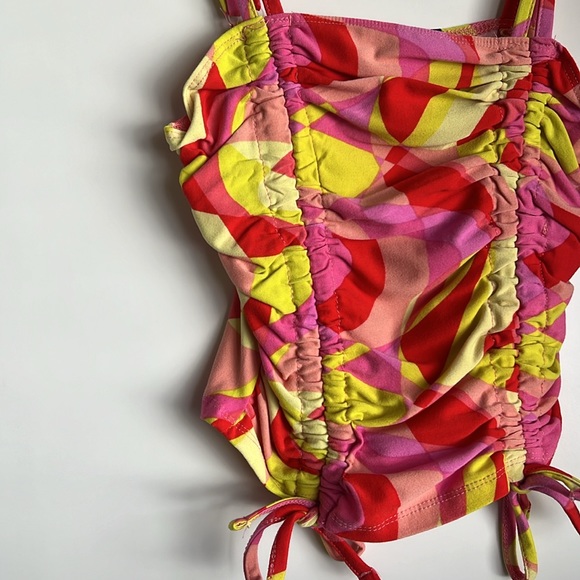Almost Famous ruched tie front crop tank top pink yellow geometric print… - Picture 3 of 8